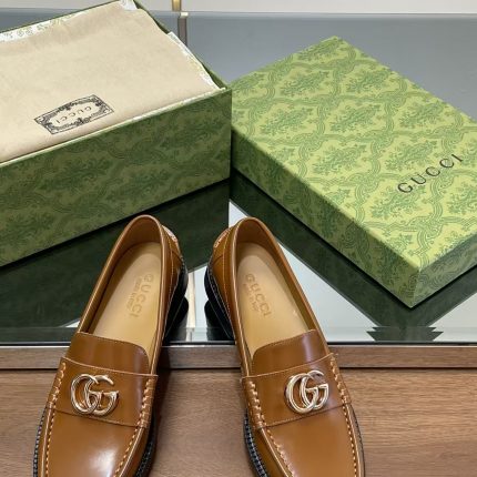 Gucci Women’s loafer with Double G in light brown leather