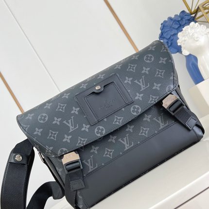 Louis Vuitton Voyager PM Messe...