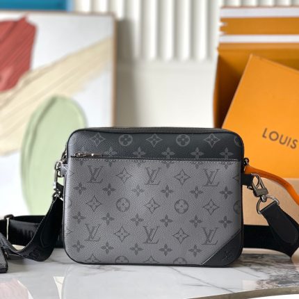 Louis Vuitton Trio Messenger